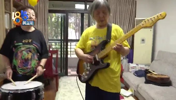 DƬ